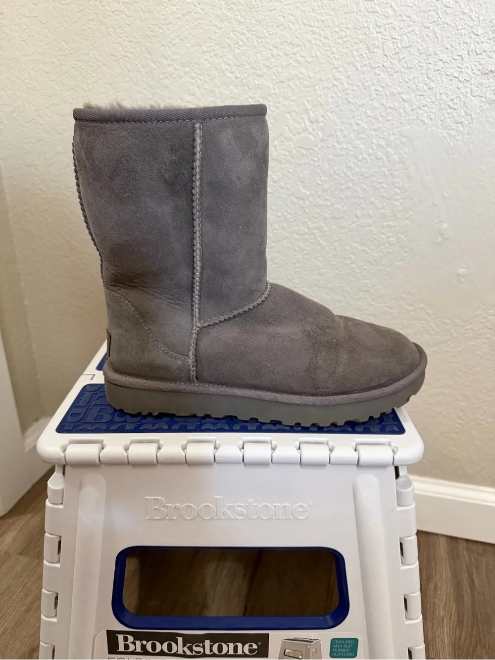UGG Classic Short Boot - Gray Suede